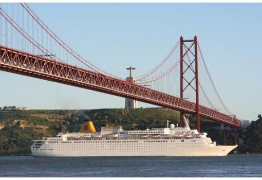 Aqui vemos al Costa Europa llegando a Lisboa